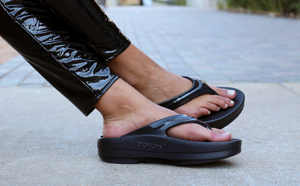 Women's OOmega OOlala Sandal - Black